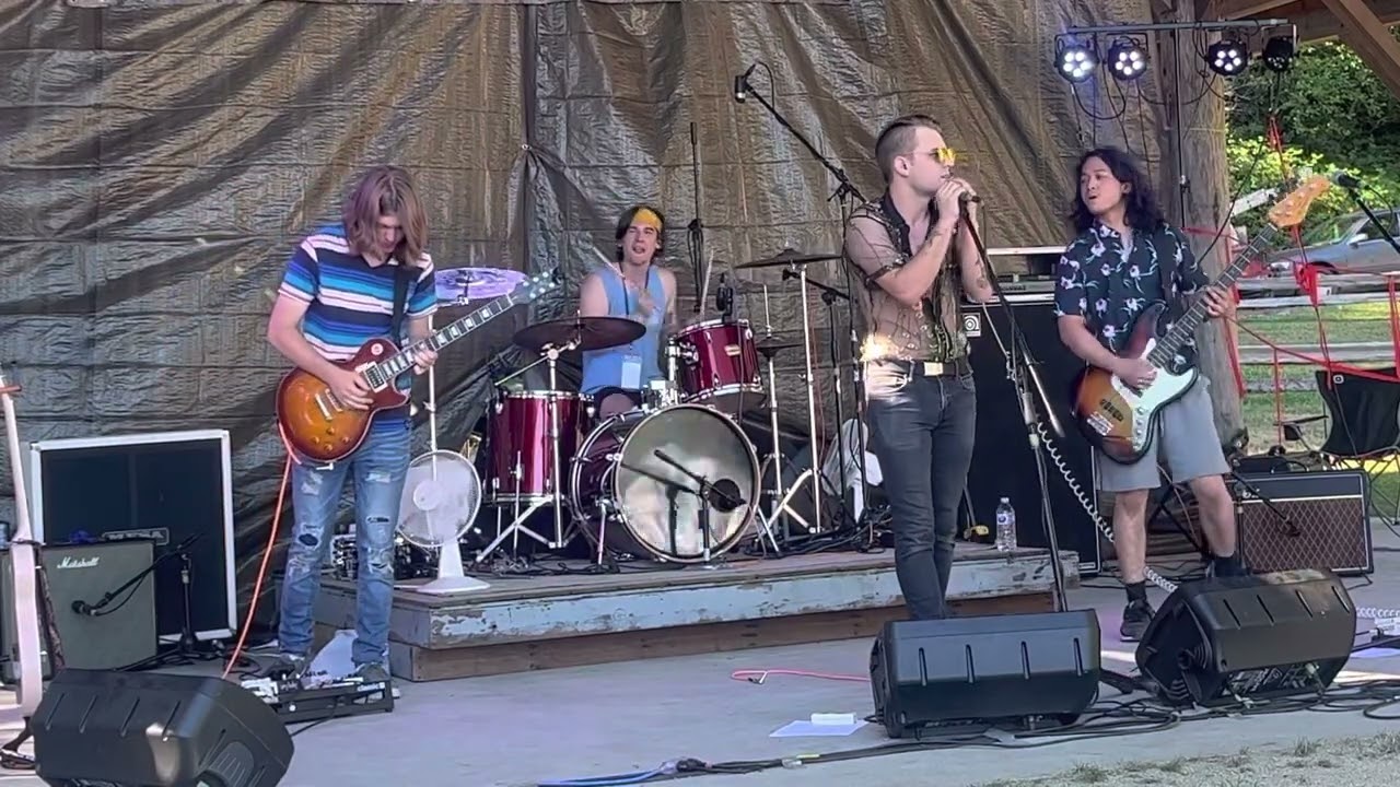 STRAY WILD - Tayos (live)