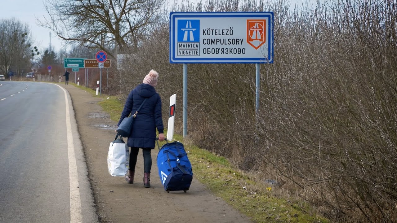 Folyamatosan érkeznek a menekültek a magyar-ukrán határra