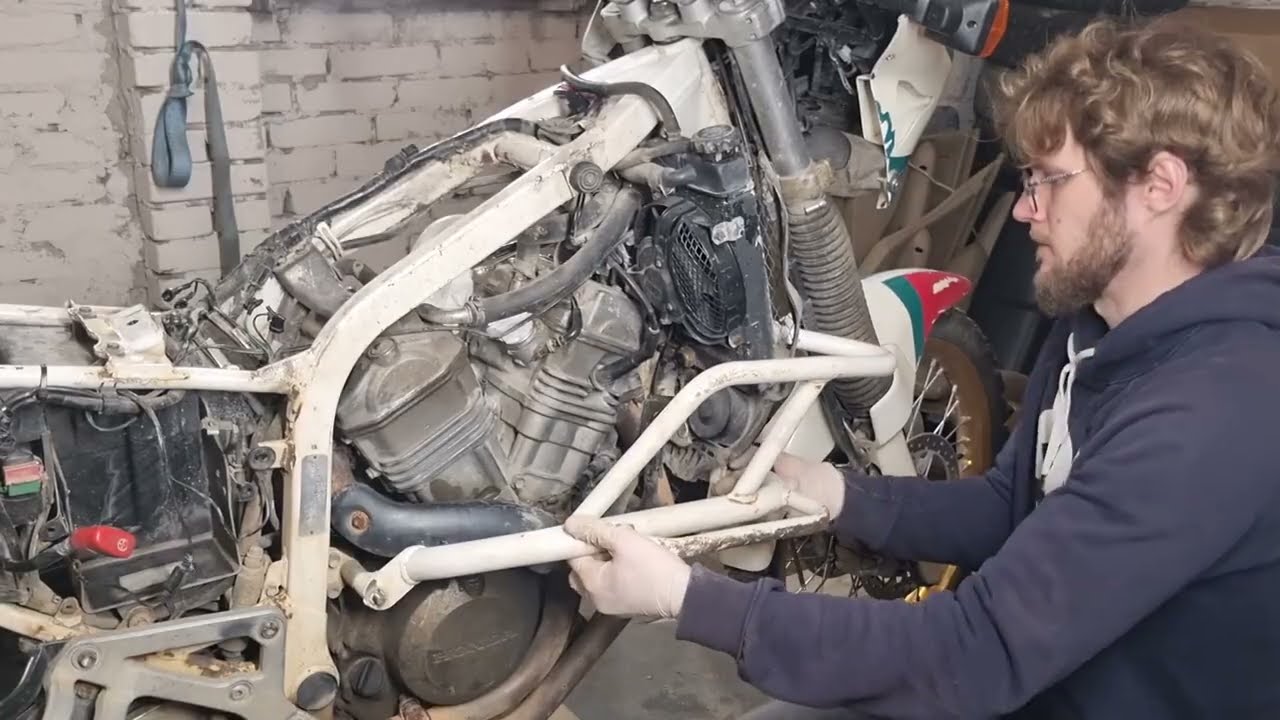 Honda XRV750 Africa Twin RD04 Full Disassembly part 2