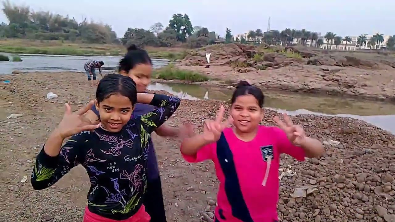  गावी गेलो जावेच्या बहिणींना घेऊन नदीवर सासूच्या जुन्या आठवणी झाल्या ताज्या 🙂🙂