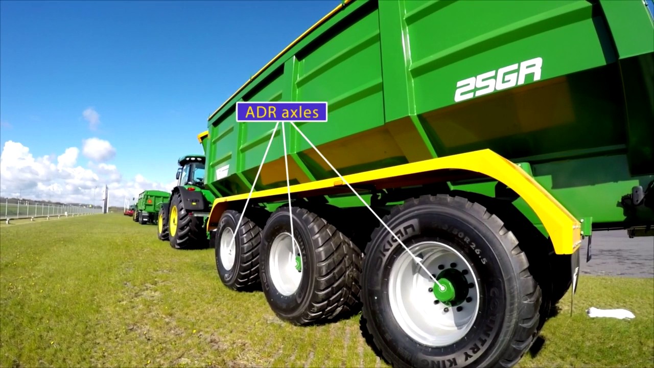 Grain chaser bin trailer Western WF25GR. Grain reloading trailer. John Deere tractor