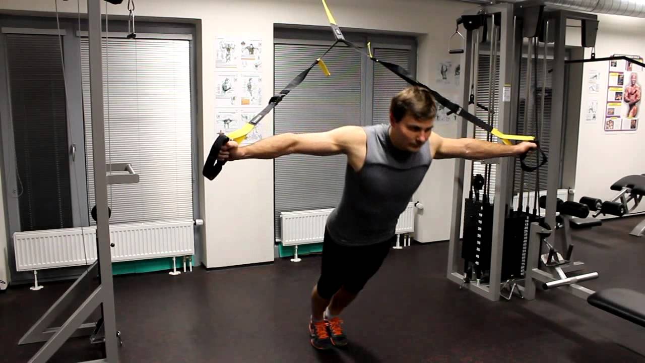 TRX rozpažování na hrudník