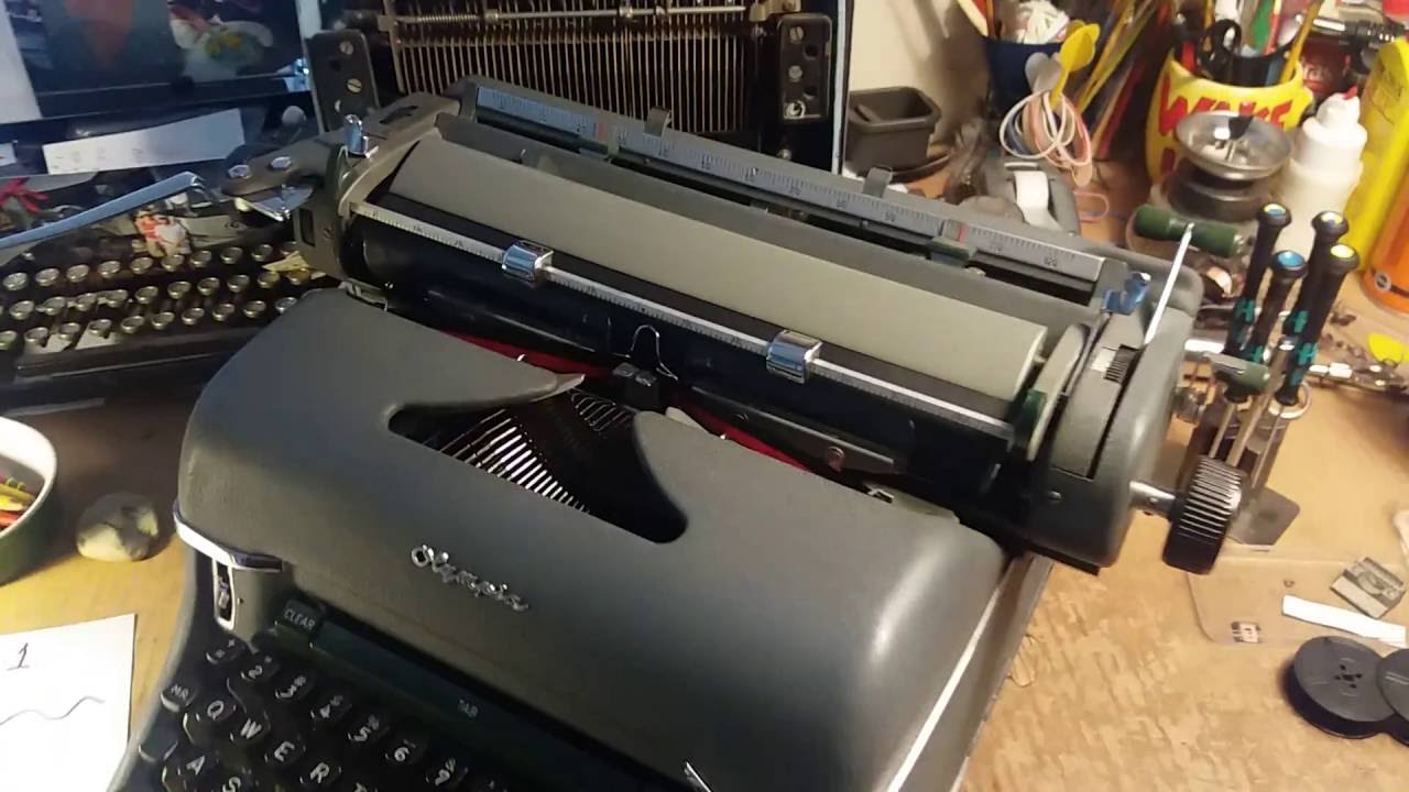 1956 Olympia SG1 office desktop typewriter