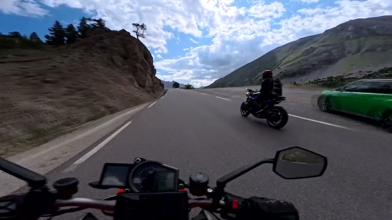 Descente de l'Izoard à moto côté Guillestre. Izoard, Casse déserte.