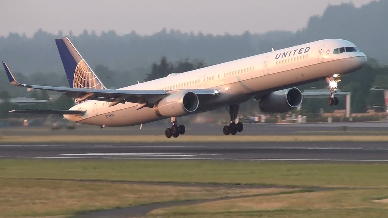 United Airlines N75853 757-300 Takeoff Portland Airport (PDX)
