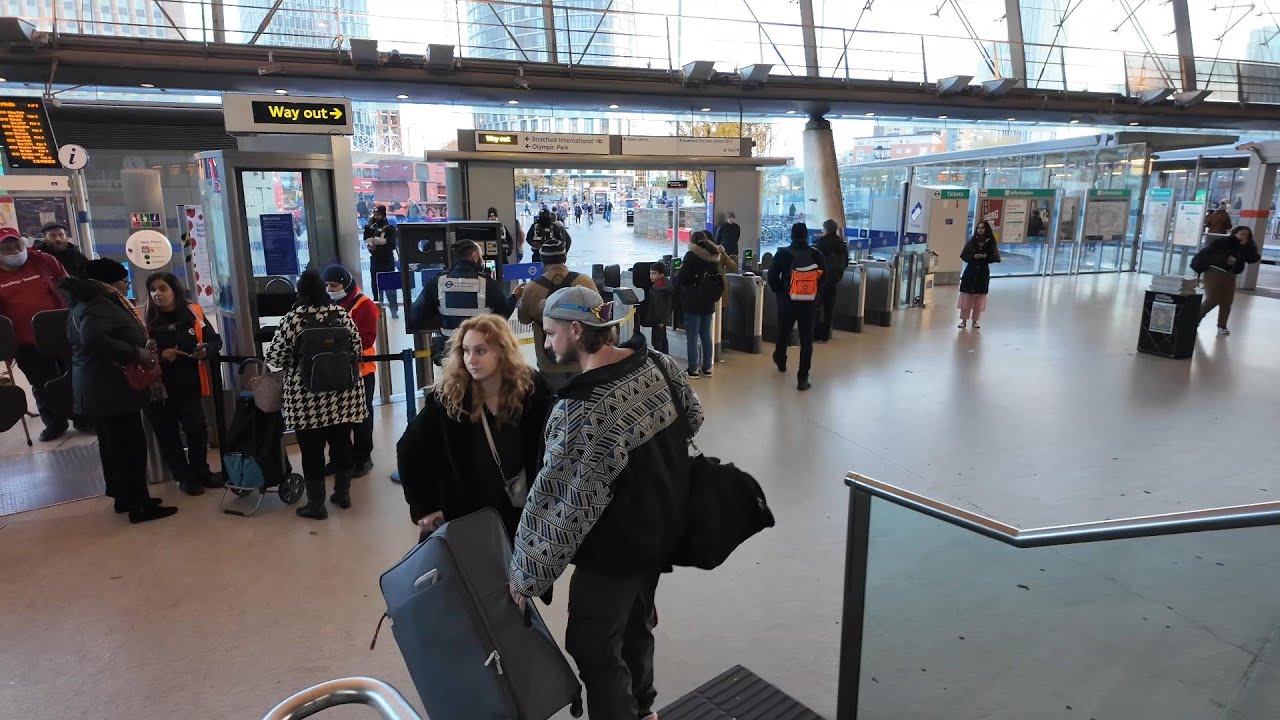 Exploring East London's Busiest Commuter Hub & Shopping District : Stratford