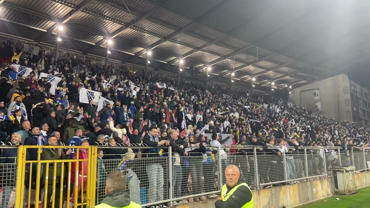 BiH - Rumunija 3:1, slavlje navijaca nakon utakmice uz pjesmu &ldquo;Poljem se siri miris ljiljana&rdquo;