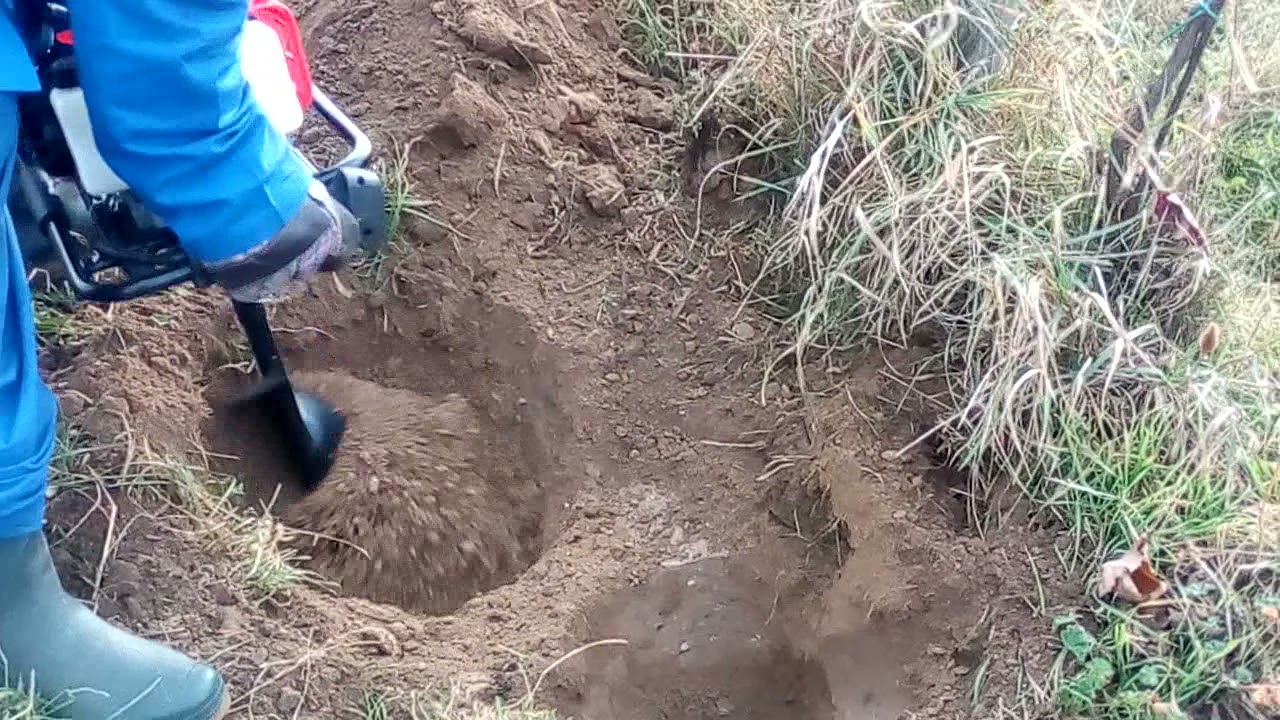 Zemní vrták na velké díře
