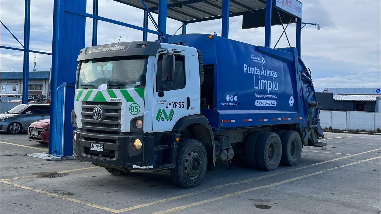 Recolector de basura en poblaciones 🚛💨💨#garbagetruckvideos #chile  #argentina #puntaarenaschile