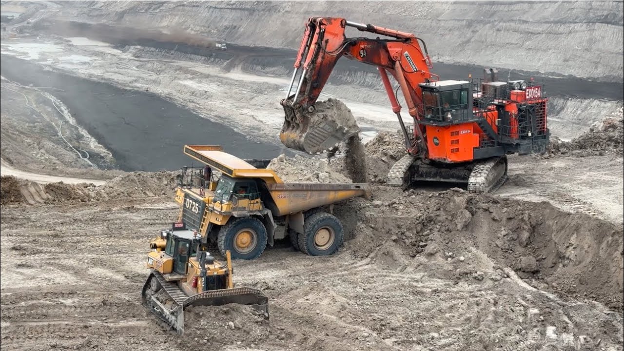 HITACHI ex 2600-6 excavator in action loading Komatsu HD 785-7 Dump truck - Miningstory 