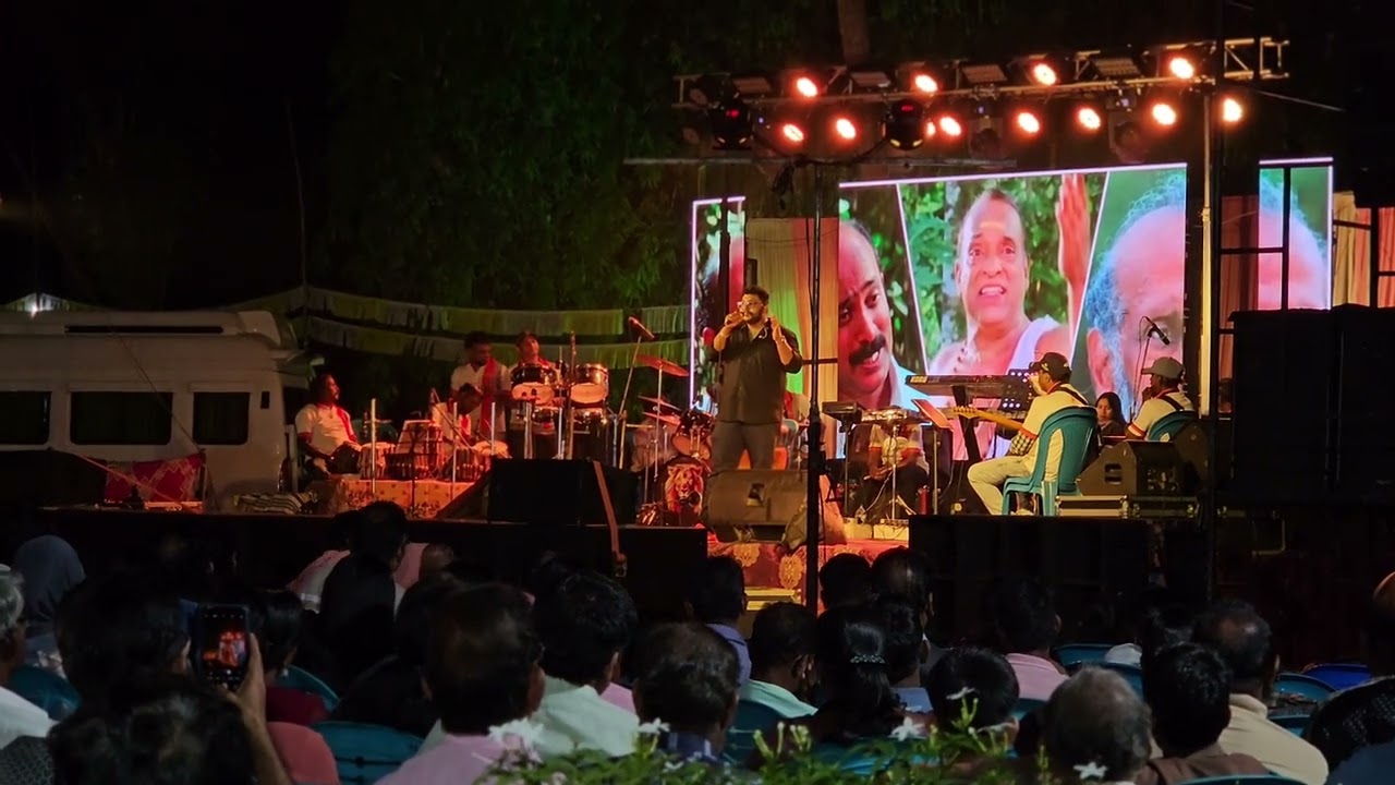 ഒരു മനുഷ്യൻ, നൂറ് ശബ്ദങ്ങൾ | വേദി കീഴടക്കി മഹേഷ് കുഞ്ഞുമോൻ | Malayalam Mimicry Show