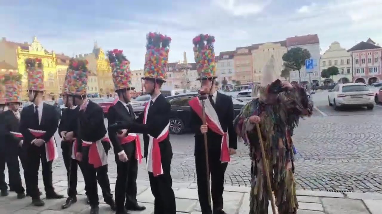 Tradiční masopustní koleda na náměstí v Českých Budějovicích