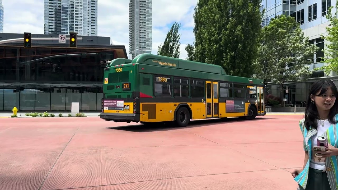 King County Metro & Sound Transit Mid Day Action @ Bellevue Transit Center 6/26/24