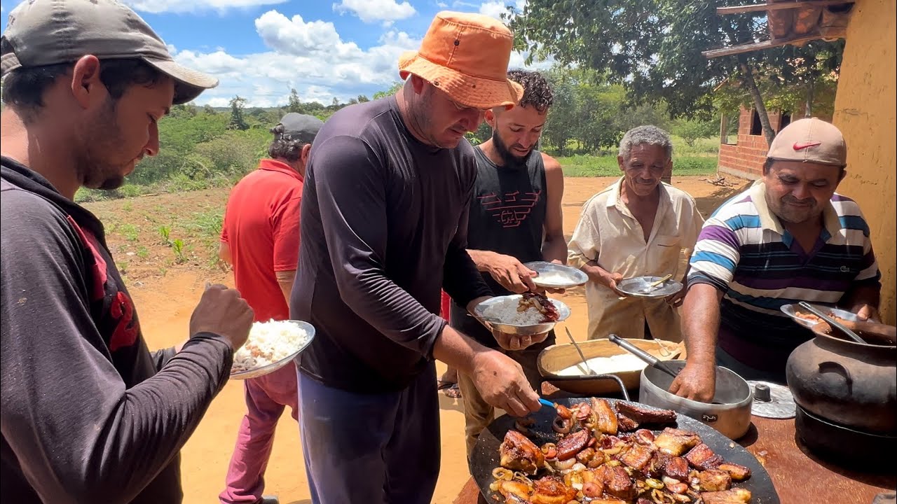 COSTELINHA DE PORCO COM CALABRESA, ALMOÇO NA ROÇA E REBOCANDO A CASA DO SEU PIÁ