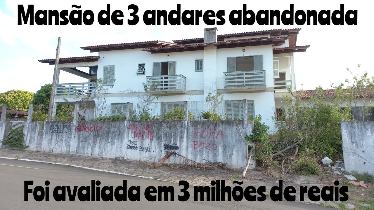 Mansão de 3 andares abandonada em Torres, avaliada em 3 milhões, usada por moradores de rua
