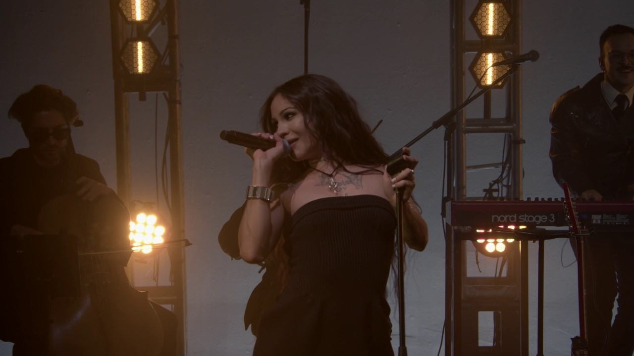 EMJAY - bellaka (Live Performance)