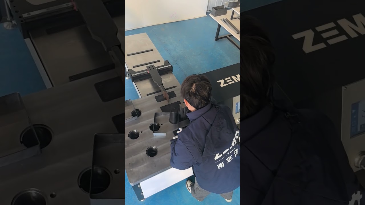 Full electric CNC horizontal press brake 