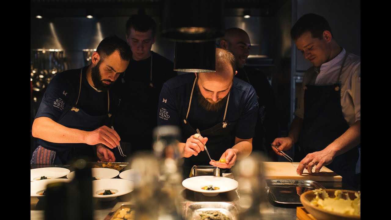 Rote Wand Chef's Table im Schualhus