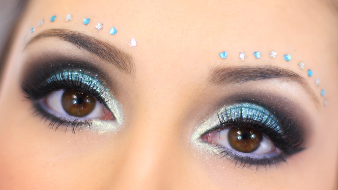 Maquiagem azul para o carnaval - com muito glitter e glamour