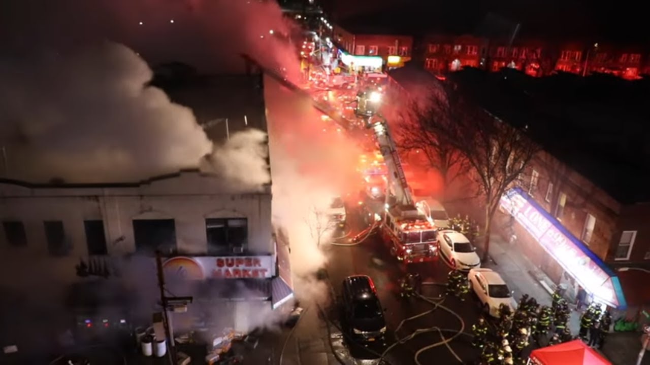 FIRE THROUGHOUT a Bronx Supermarket. FDNY Battles a 4th Alarm !!