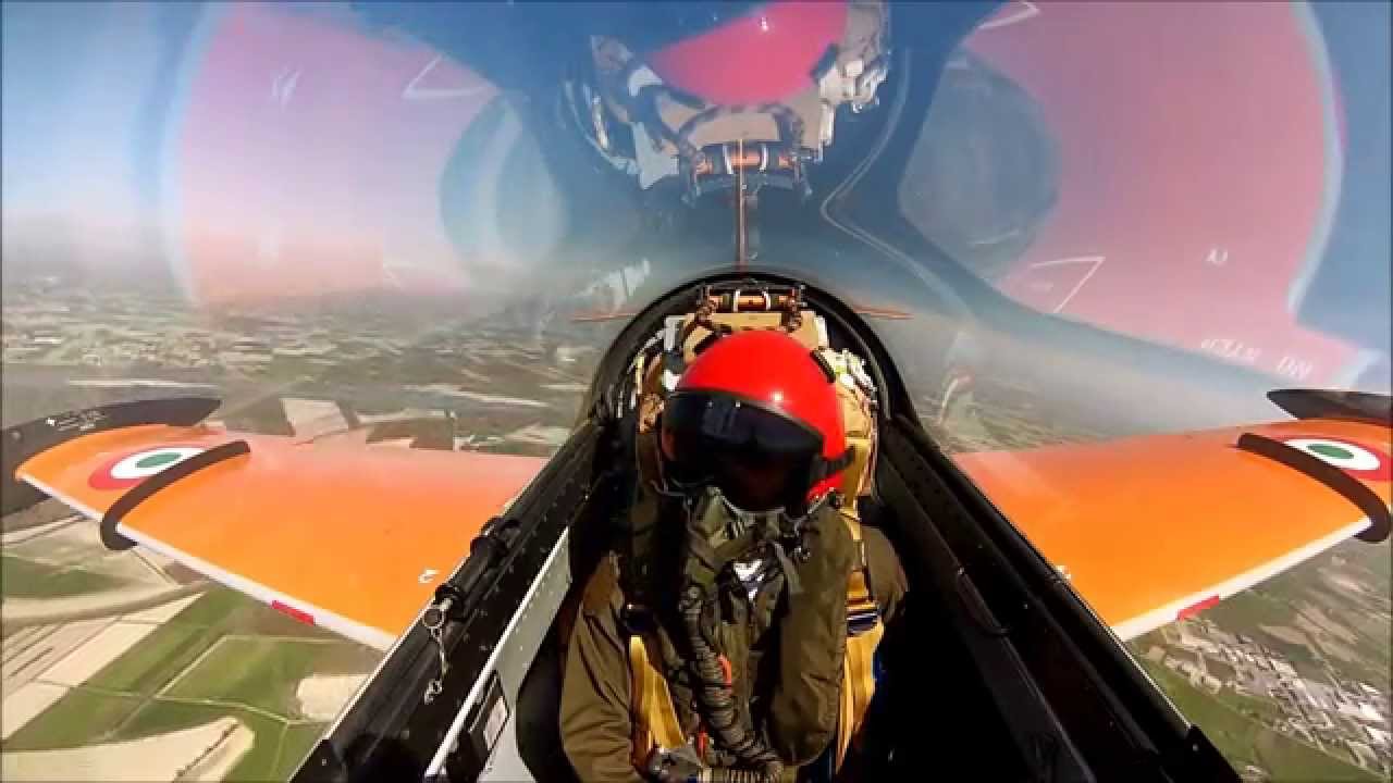 In volo sull'MB326