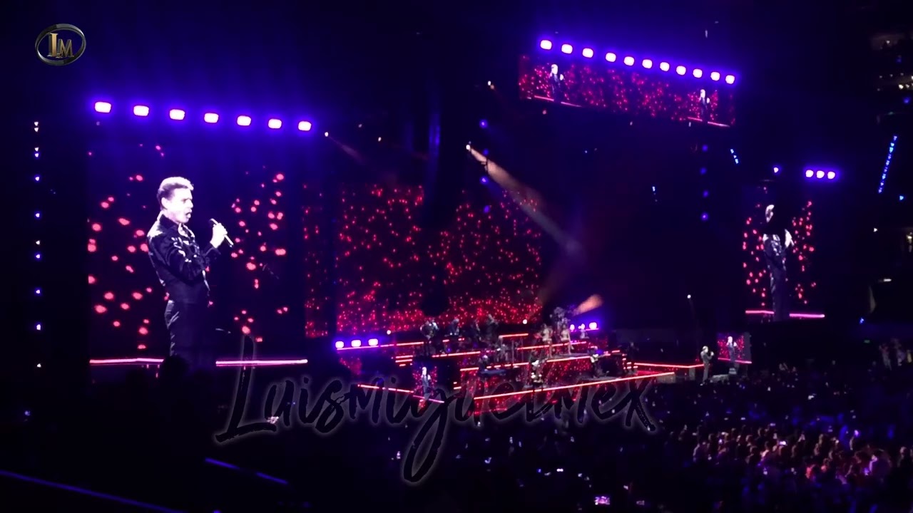 Luis Miguel conmovido al ver carteles justo al terminar la incondicional platea Arena CDMX 09 oct 24