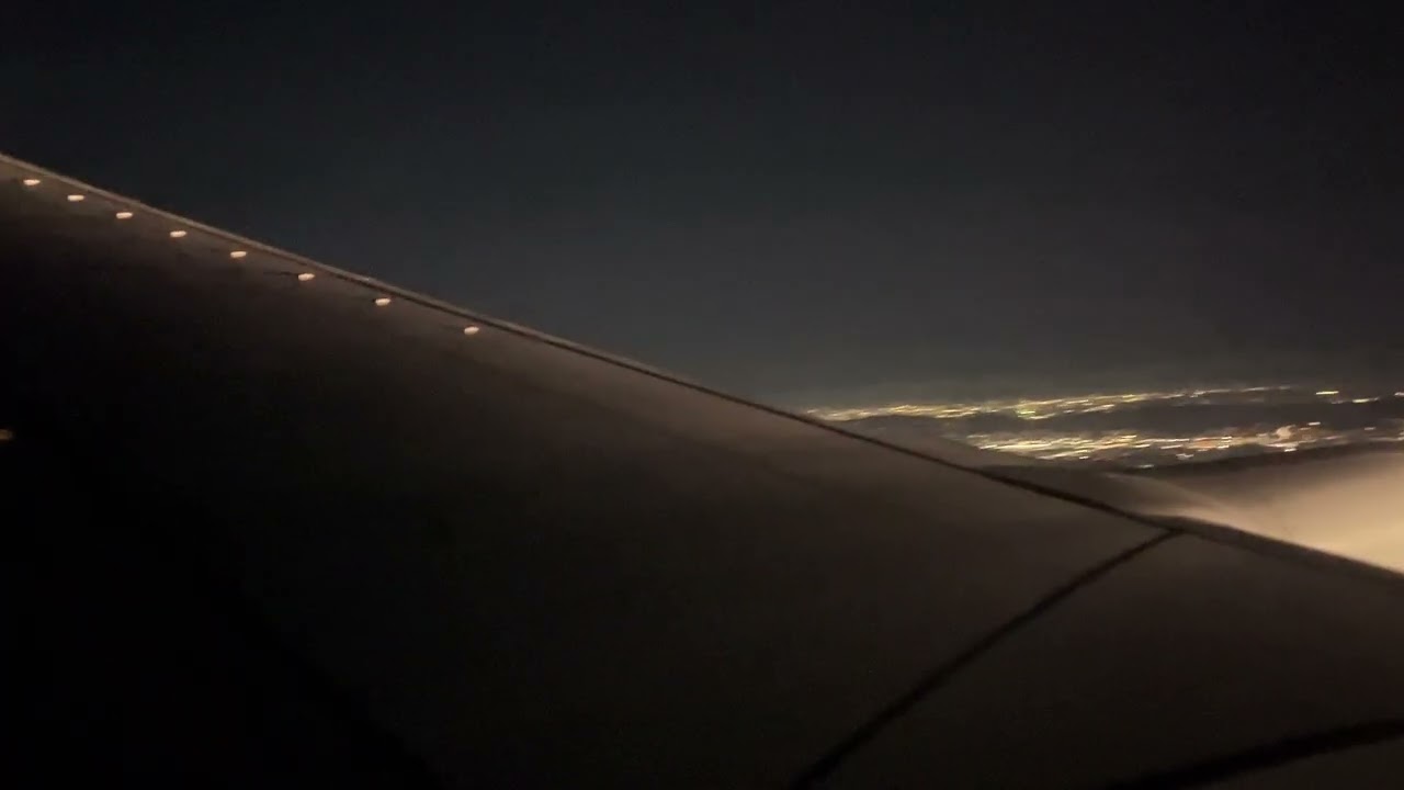 Alaska Airlines 737 Landing in John Wayne Airport, Orange County in October 2025