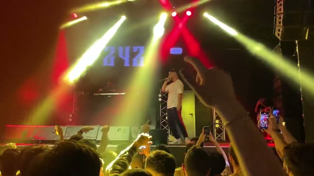 Ati242 Sonumu Getir Live- Ati ilk kez konserde Sonumu Getir söylüyor'