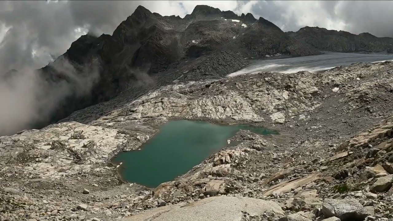 Rifugio Caduti Adamello 3020m Sentiero Matarot