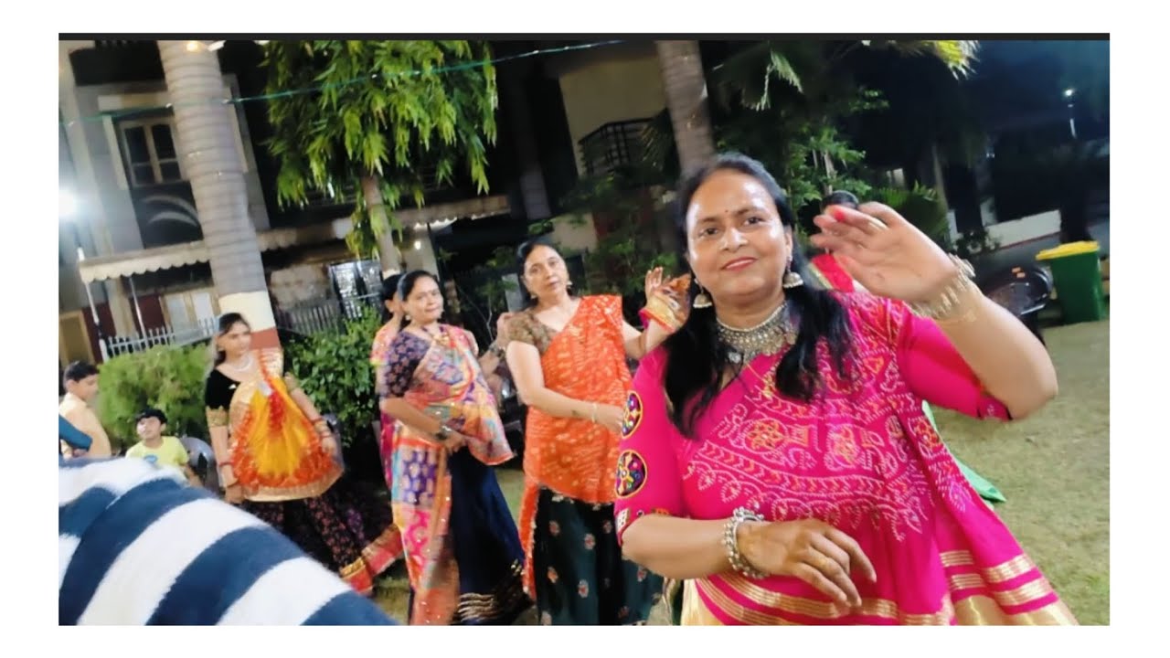 Navratri 4th day garba celebration | aaj to kahin naye naye tarike se garba Kiya  Nirmala Borisagar 