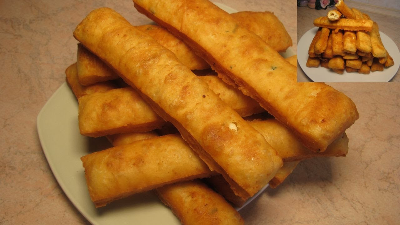 Xрупкави, мекички и вкусни бухти/понички/ със сирене.Snack salate al formaggio.