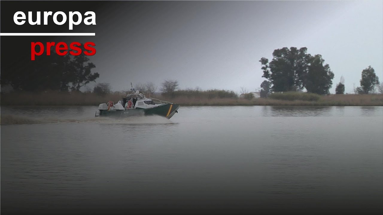 Dos heridos, uno de ellos grave, tras el choque de dos narcolanchas en el Guadalquivir