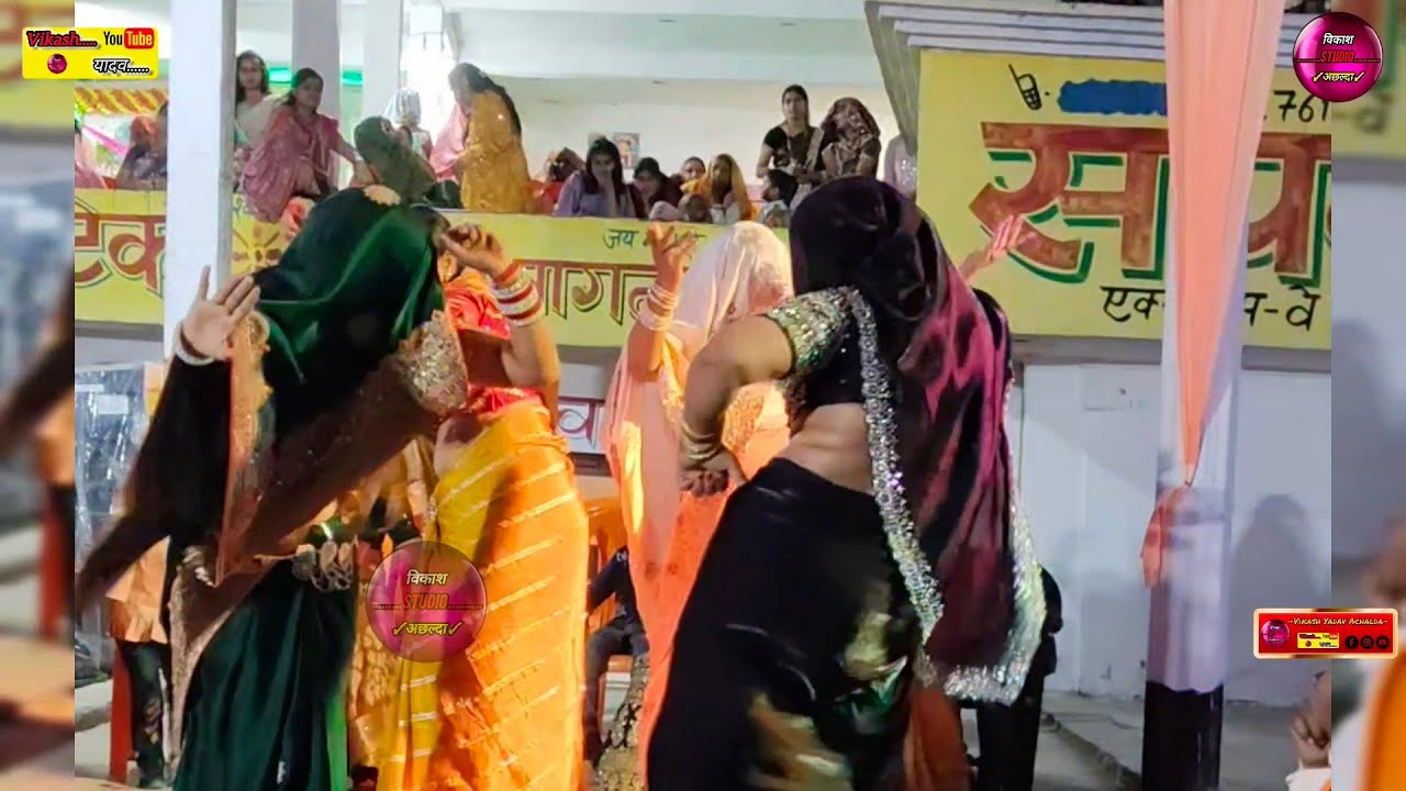 #भाभी जी का #लचकीला #डांस ✓✓ झोली में लायो सांप #viralvideo #भाभीजी #dance 