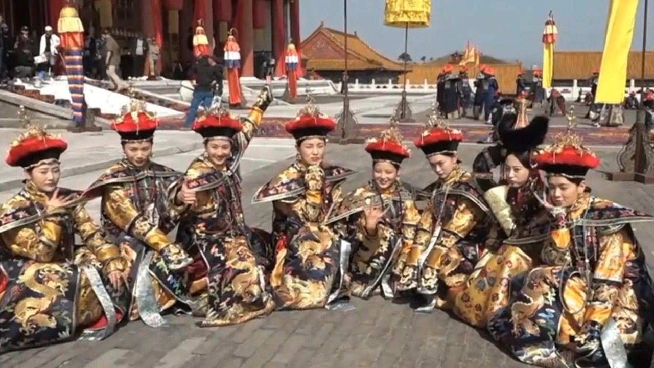 【比正片更精彩的纪录片】如懿独家花絮！娘娘天团的吐槽大会，封后大典妃子加起来快百斤！走路像搬砖！#张钧甯 #李沁 #辛芷蕾#中文电视剧 #drama