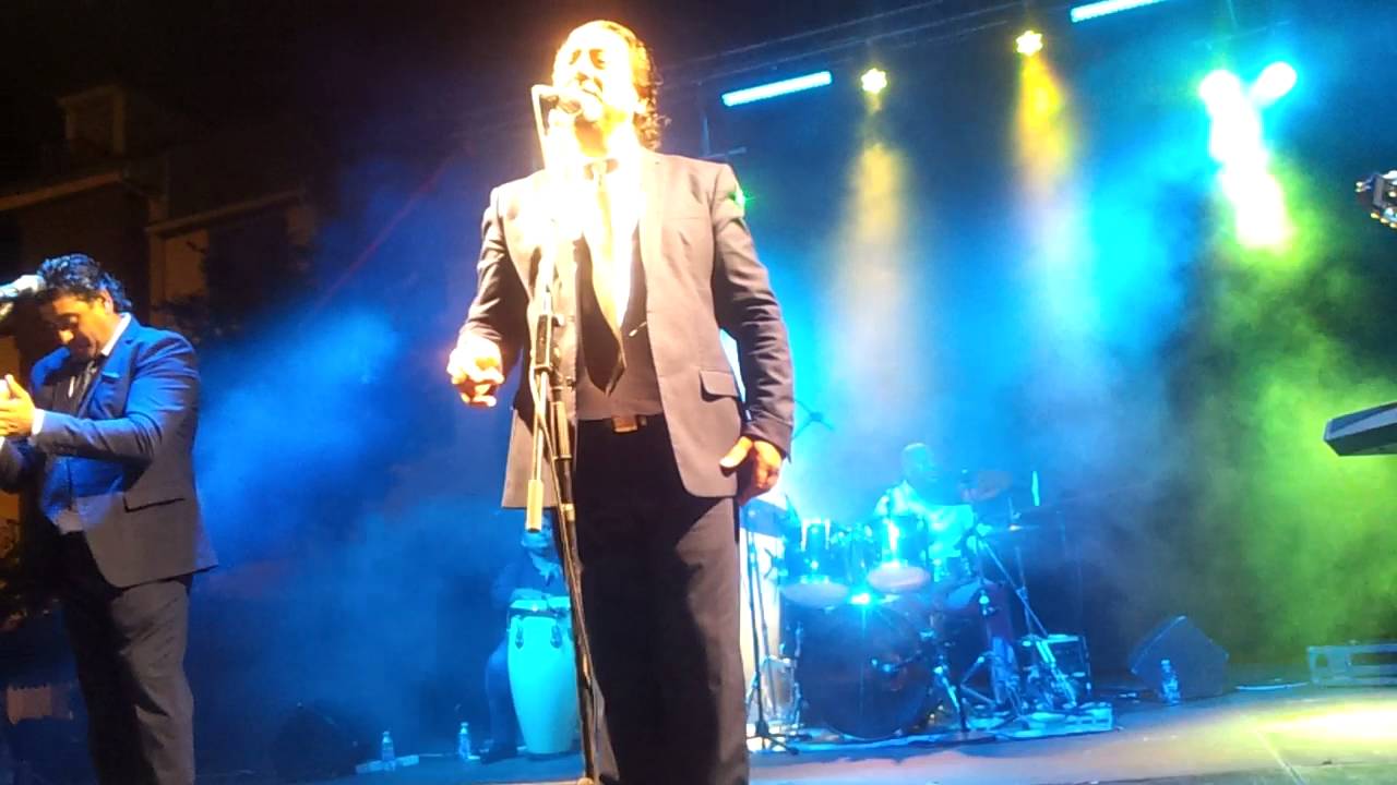 ella se llama carmen ....paco sinay