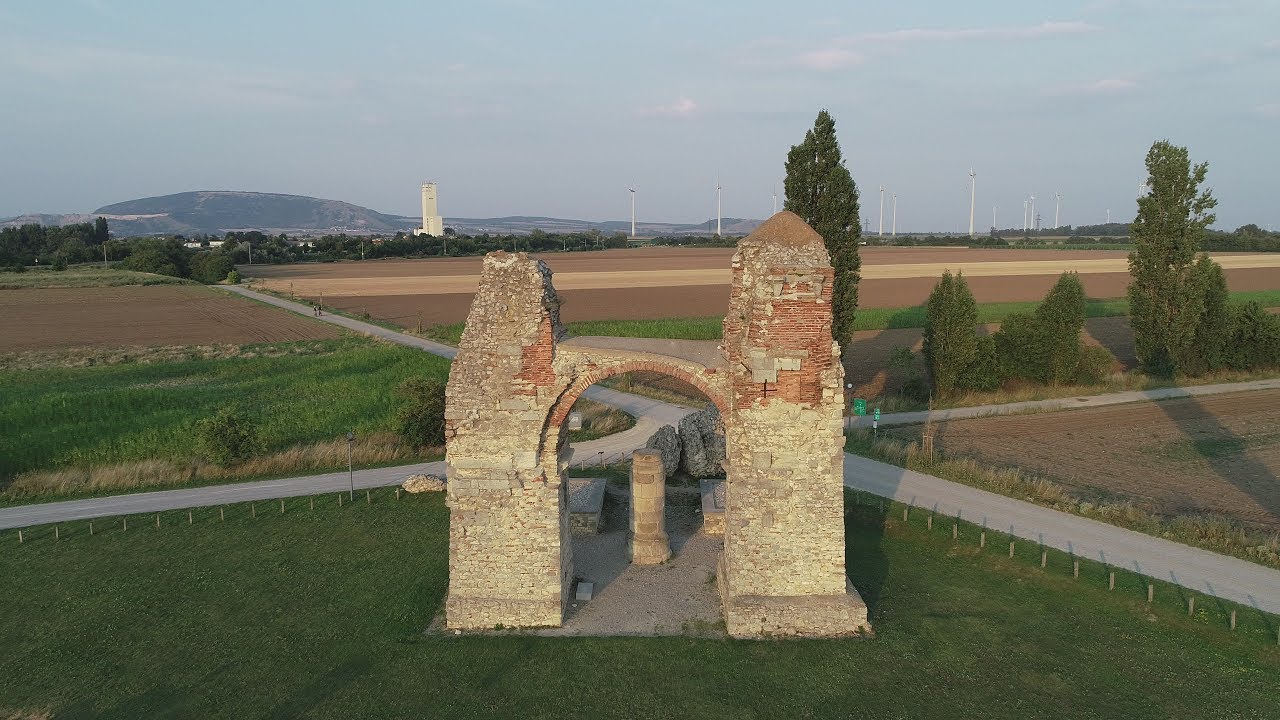 Carnuntum Heidentor und Amphitheater