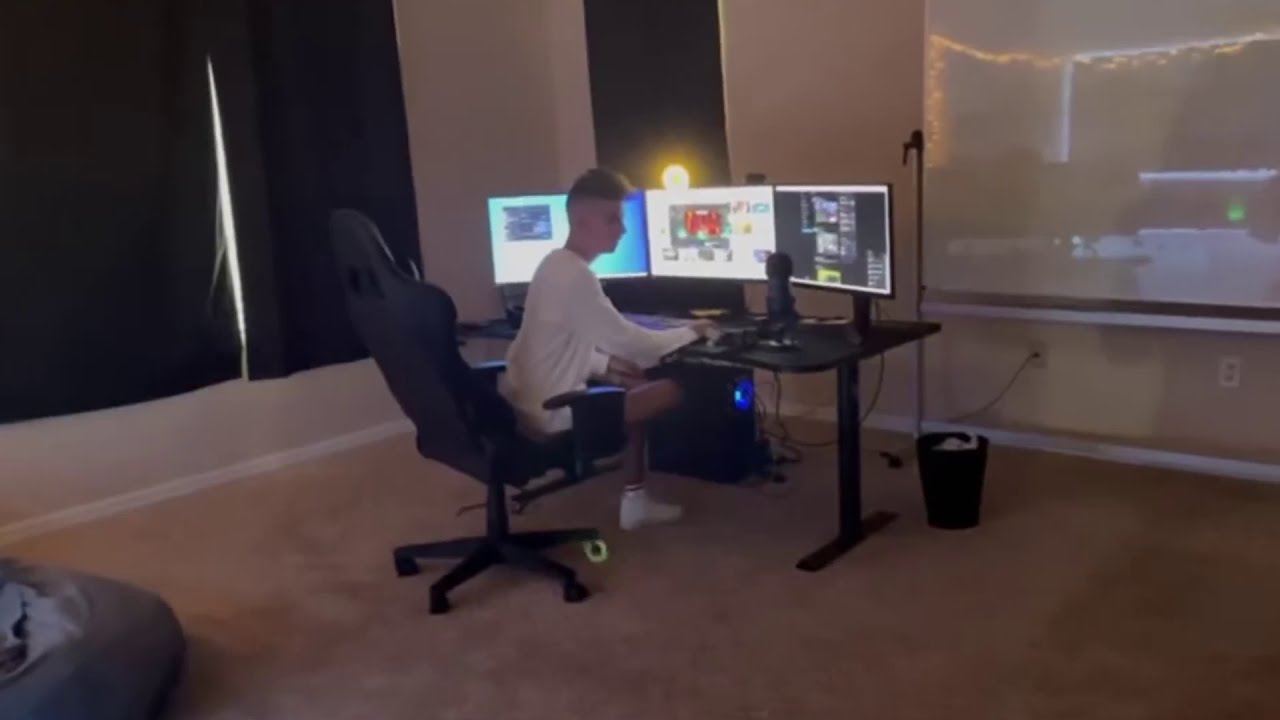 skeppy is playing minecraft