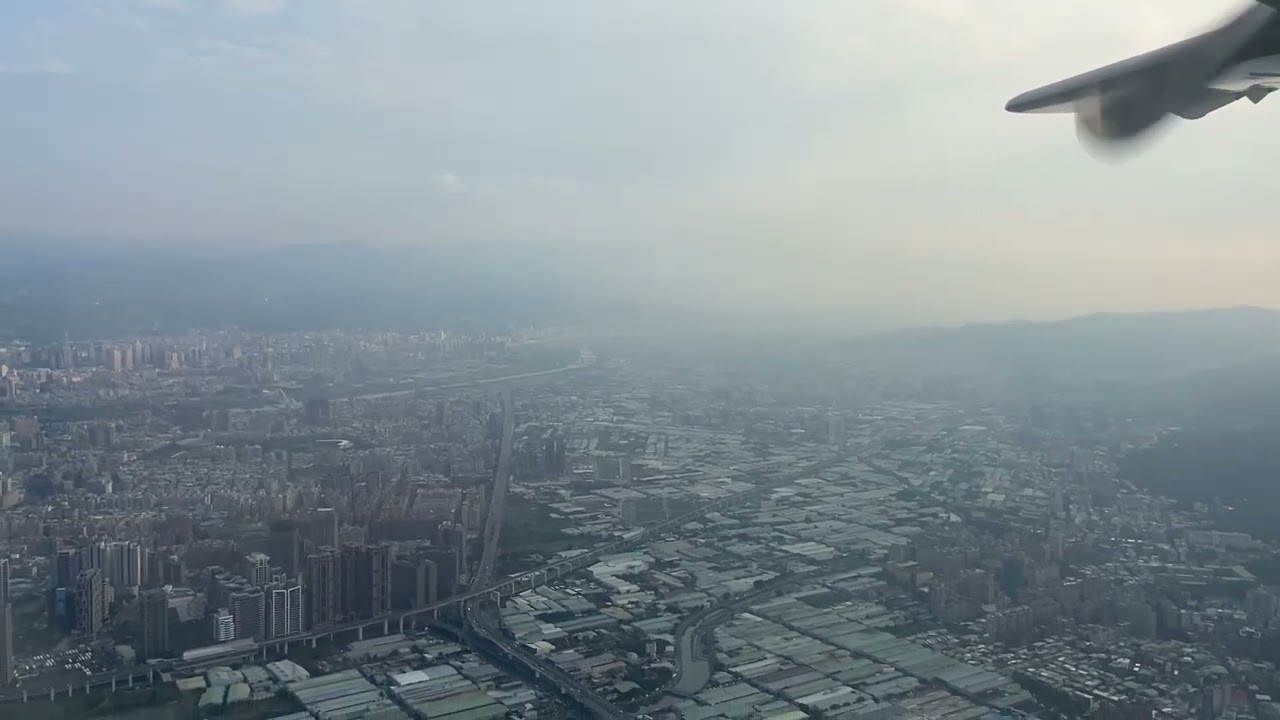降落臺北松山機場 Landing at Taipei Songshan Airport