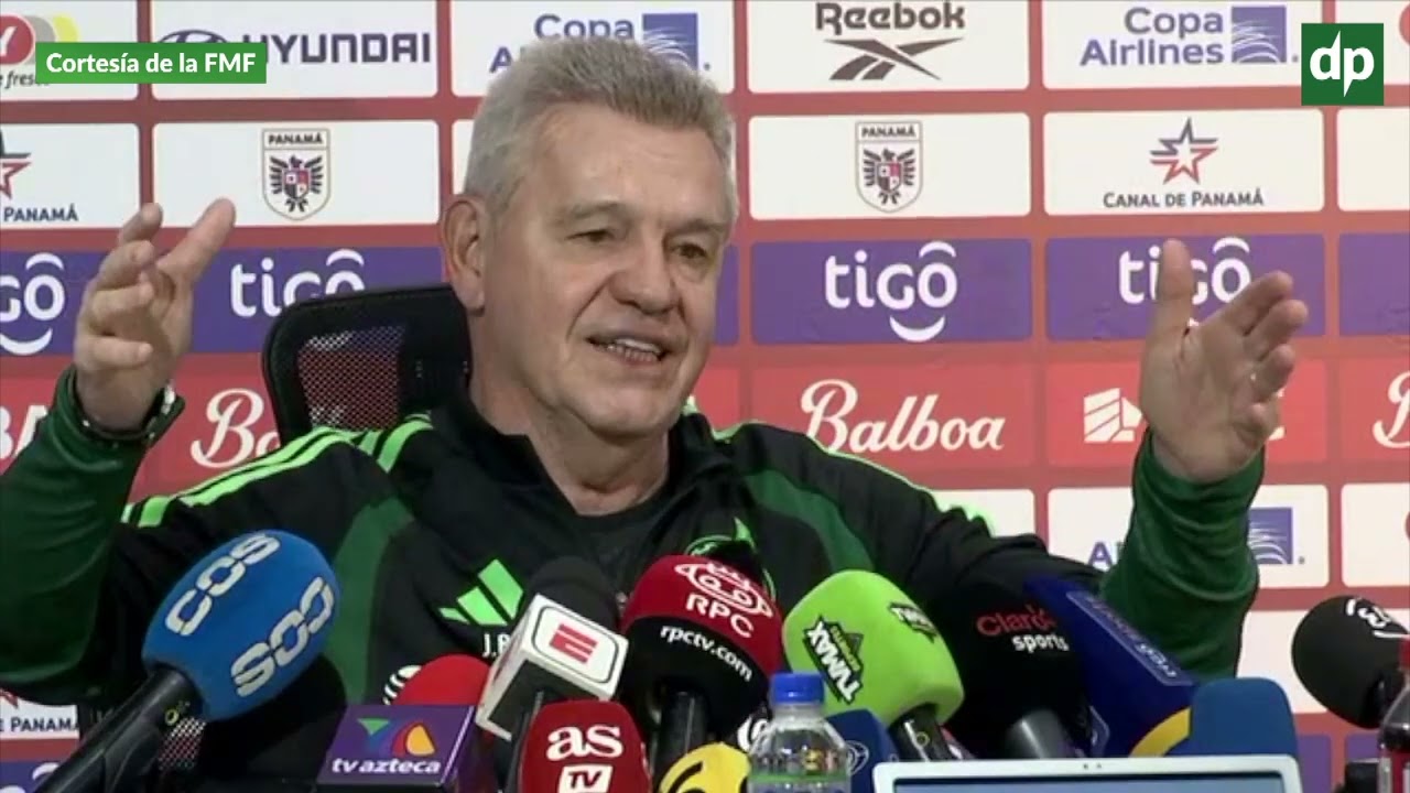 Javier Aguirre  en conferencia de prensa