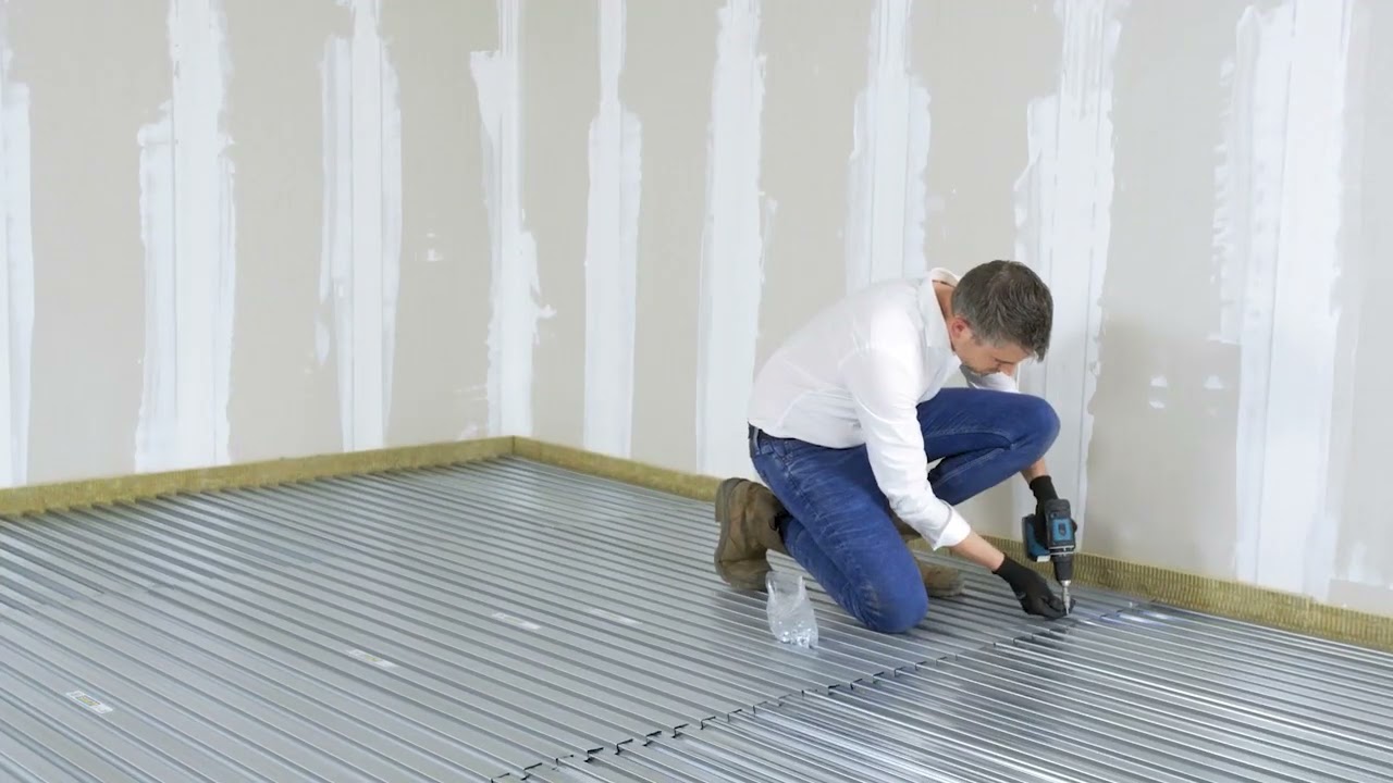 Montage van een geluidsisolerende zwevende LEWIS vloer