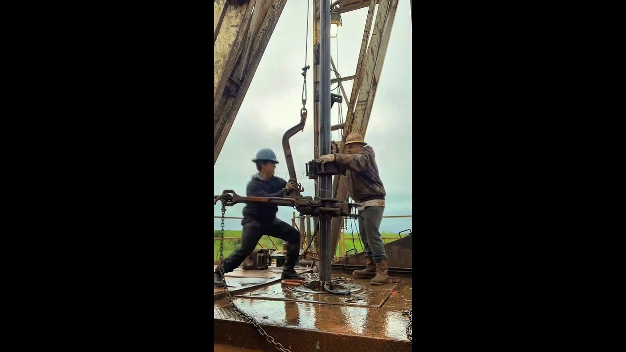 Pulling Out Drill Pipes #rig #ad #drilling #oil #tripping