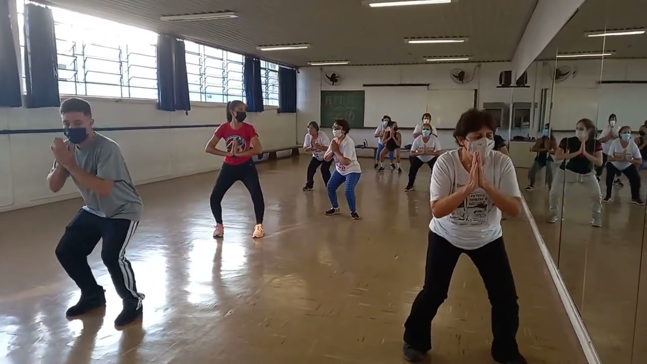 Aula de Ritmos Africanos para idosos - Por  Luiza Batagin e Maysa Moretti