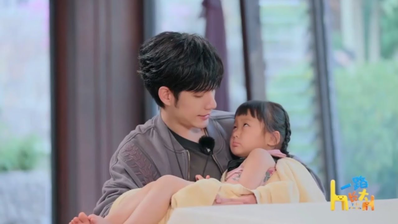 [ENG] How Zhang Yanqi Deals With a Child's Crying | A Journey Of Growth #一路长大 CLIP