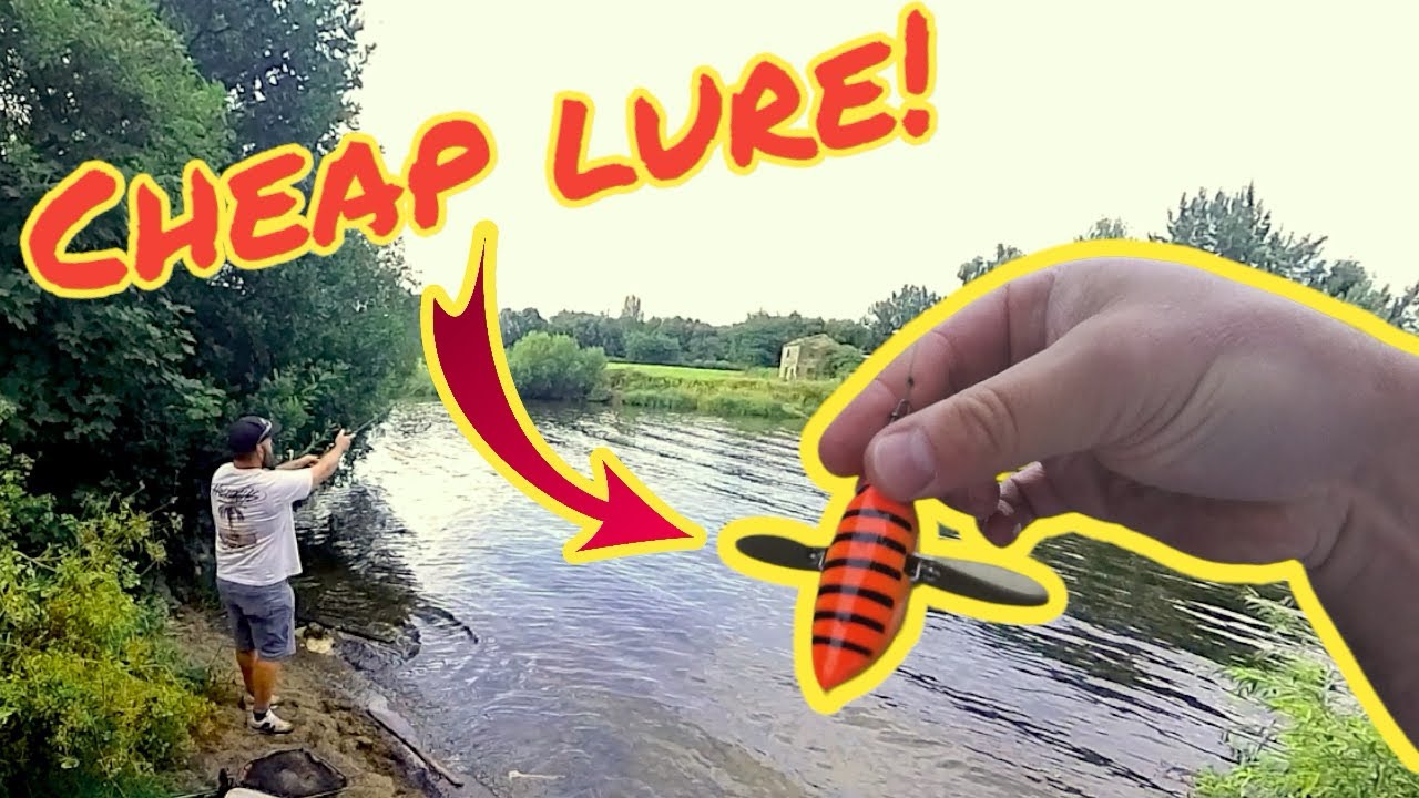 TOPWATER pike fishing UK - this CHEAP lure is 🔥🔥🔥