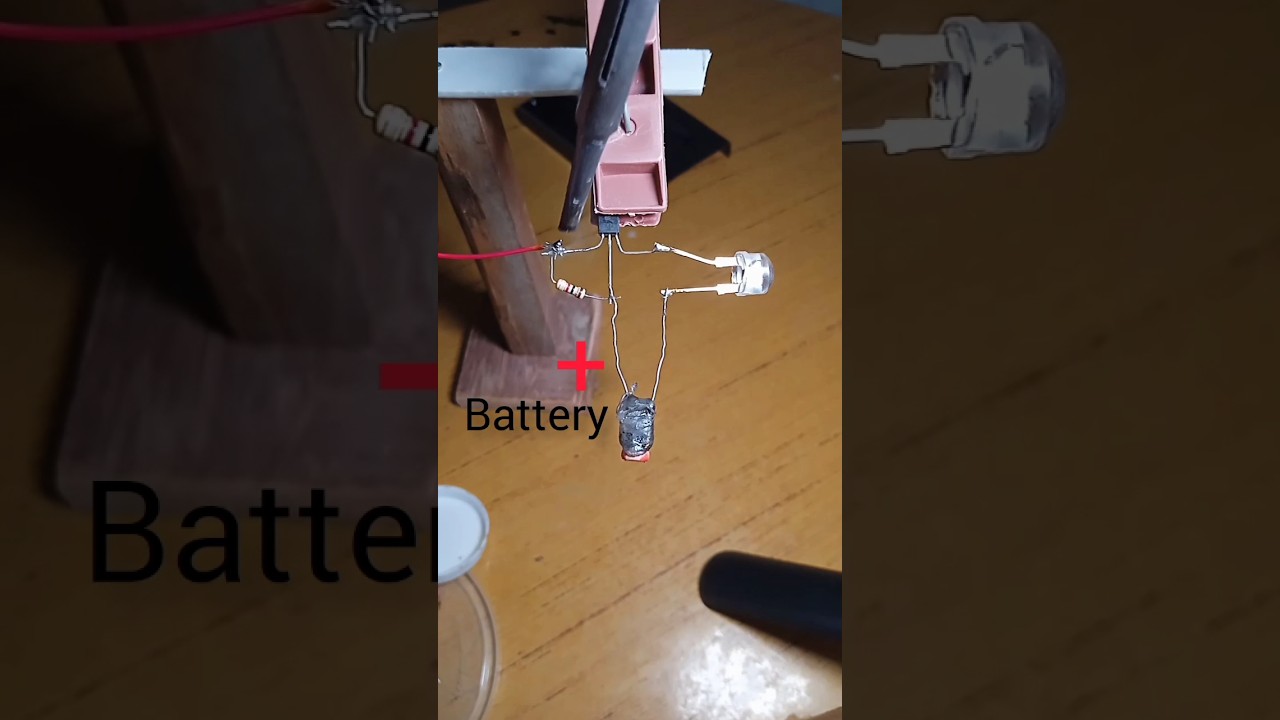 Automatic day/night on/off circuit 