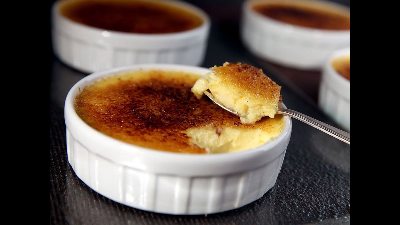 Crème brûlée : Techniques de base en cuisine