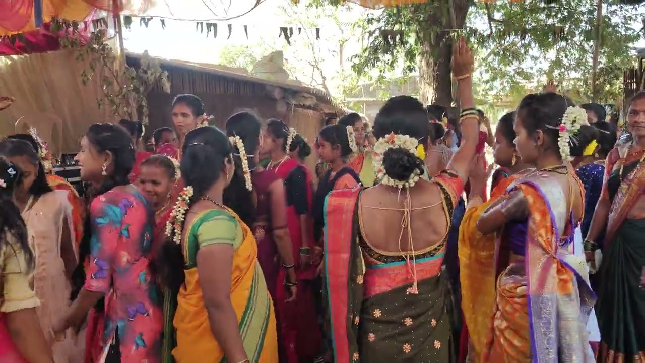 पूजा ताईच्या लग्नाला खूप धमाल