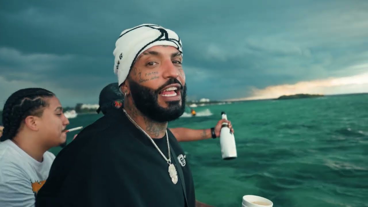 Money June - UN MILLON Video Oficial