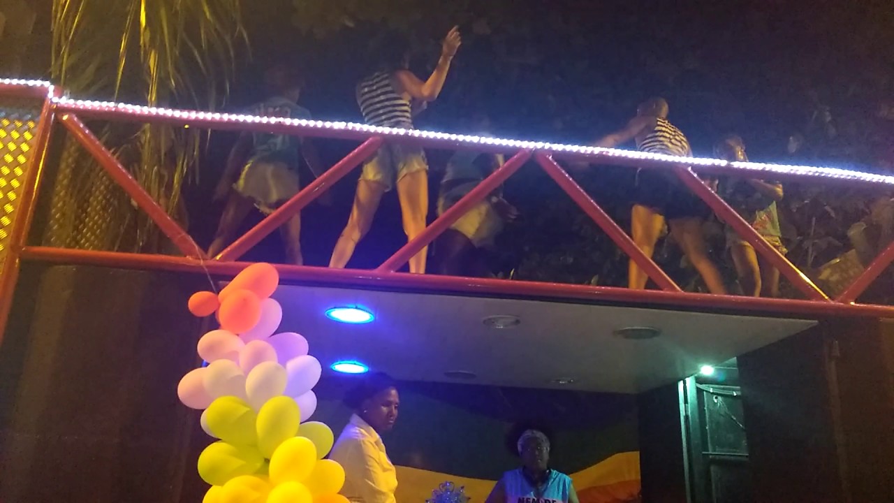 BONDE DAS BONECAS NA PRIMEIRA PARADA LGBT DO CAJU