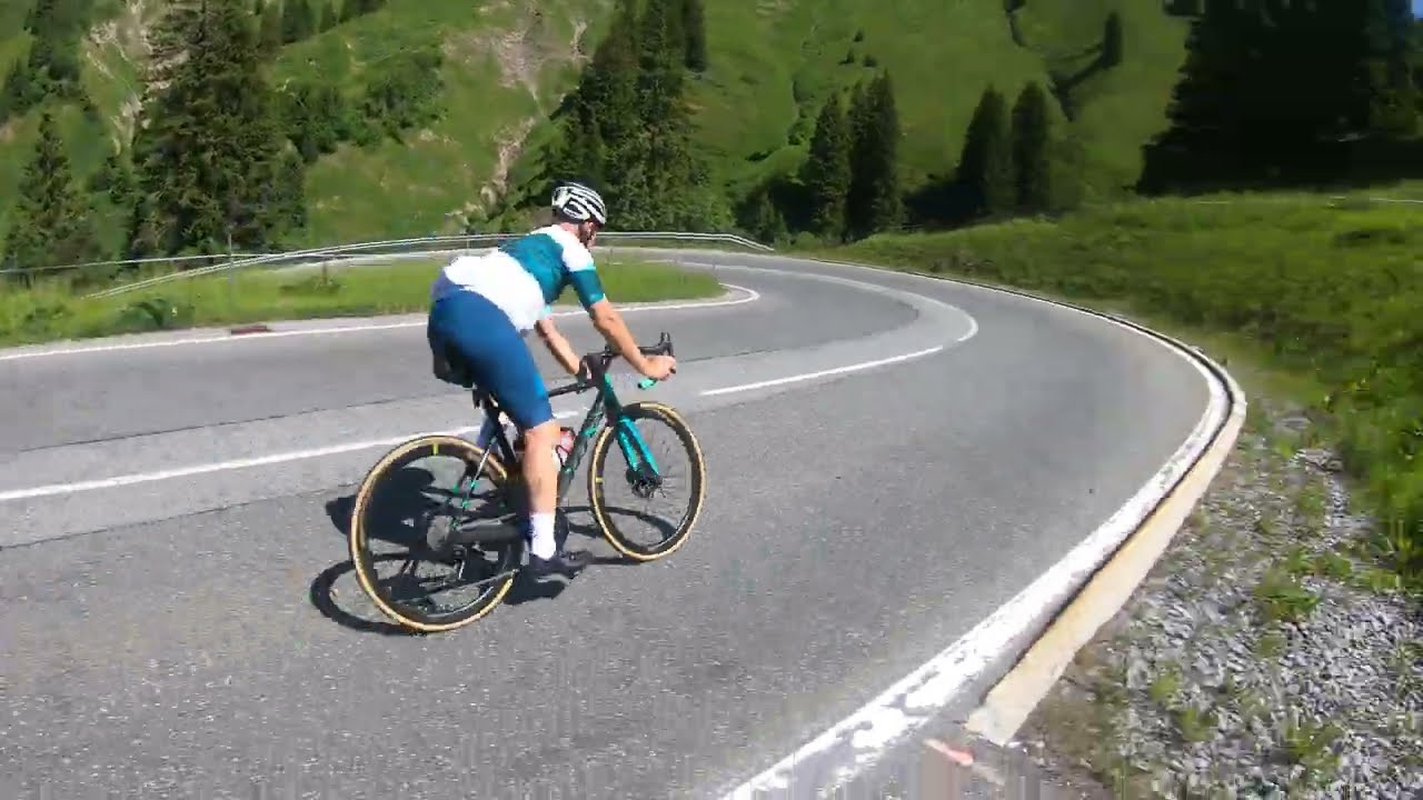 Epic Austria Motorcycle Tour | Yamaha MT-09 with Akrapovic & Quickshifter VS Crazy Cyclist! Video 11